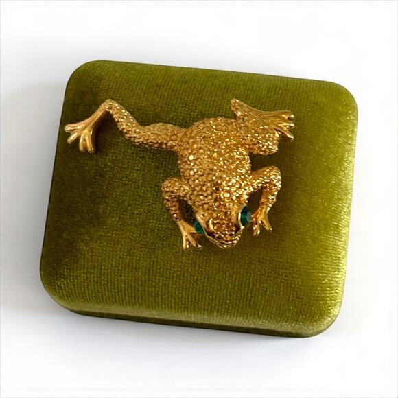 Napier Frog Toad Brooch Gold Tone Textured Signed Figural Green Rhinestone Eyes - Picture 1 of 5